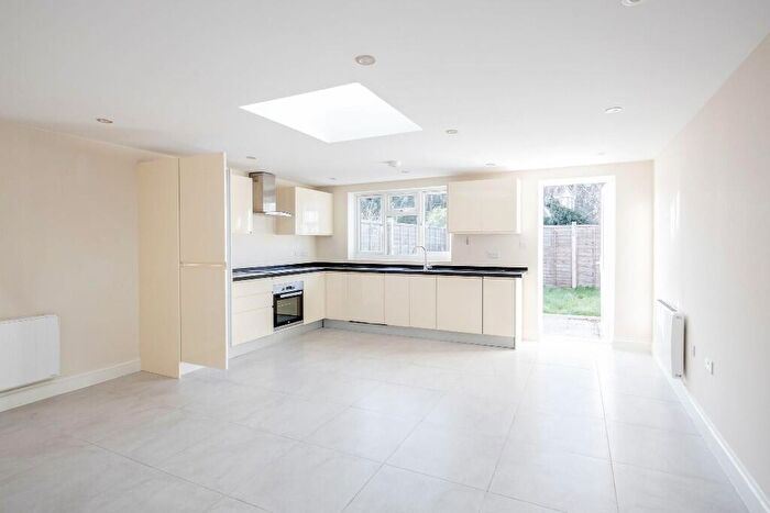 3 Bedroom Flat For Sale In Portland Road, London, SE25