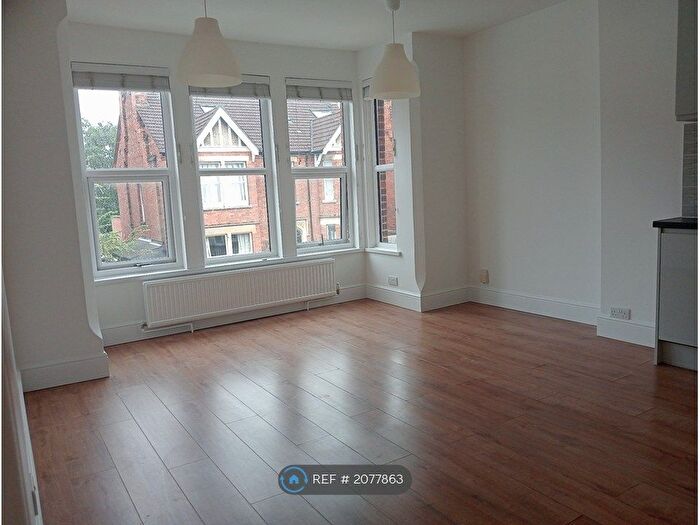 2 Bedroom Flat To Rent In Oaklands Road, Bedford, MK40