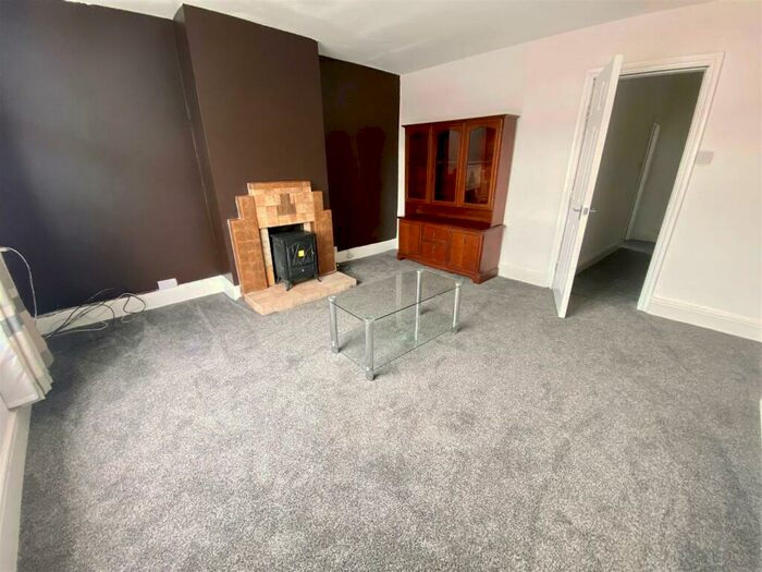 2 Bedroom Flat To Rent In Cross Street, Sale, M33