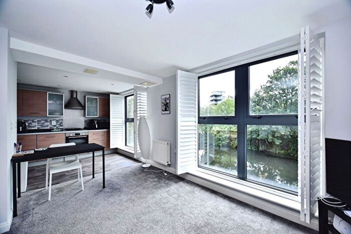 2 Bedroom Flat For Sale In Clifford Way, Maidstone, Kent, ME16