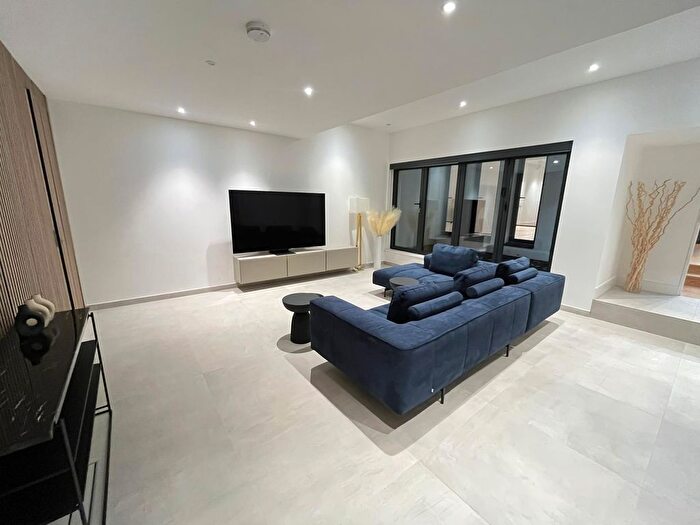4 Bedroom Detached House To Rent In Salcombe Gardens, Clapham Common North Side, London, SW4