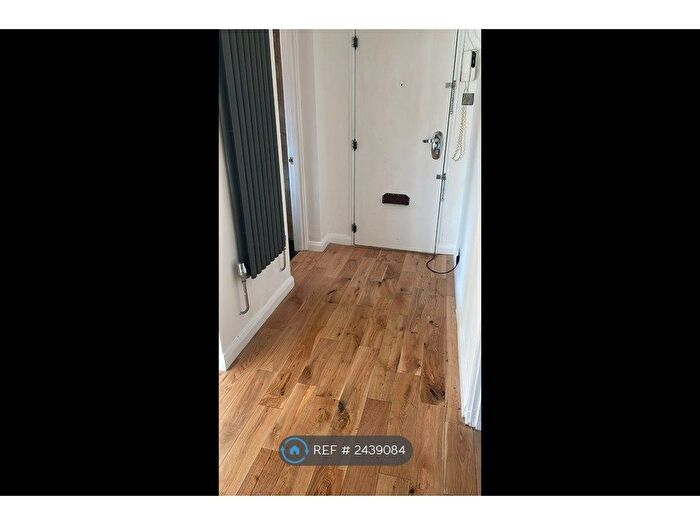 1 Bedroom Flat To Rent In Damorie House, London, SW4