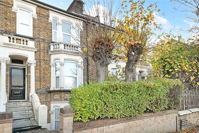 1 Bedroom Flat For Sale In Hollybush Hill, Wanstead, London, E11