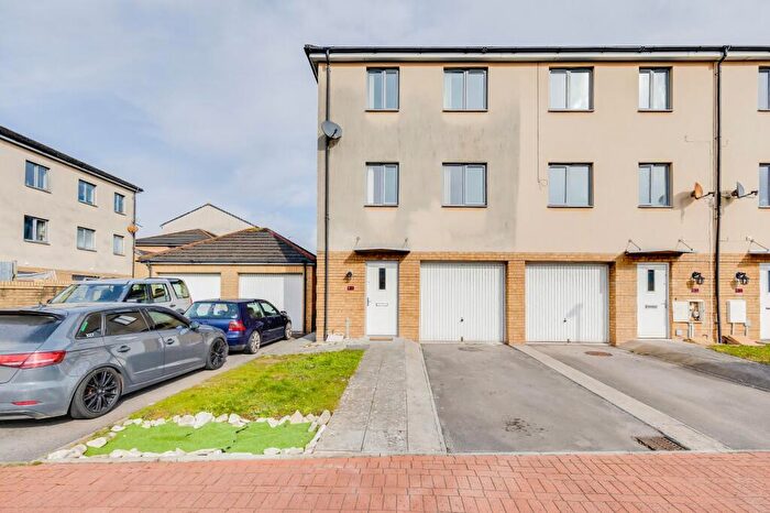 3 Bedroom End Of Terrace House For Sale In Heol Y Porthladd, Barry, The Vale Of Glamorgan., CF63