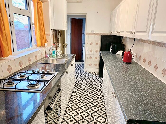 3 Bedroom Terraced House To Rent In Wolverhampton Road, Walsall, WS2