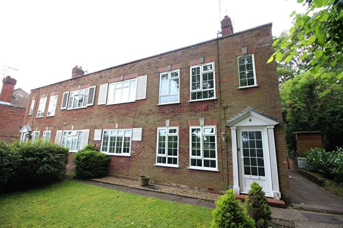 2 Bedroom Maisonette To Rent In Hollygrove, Bushey, WD23