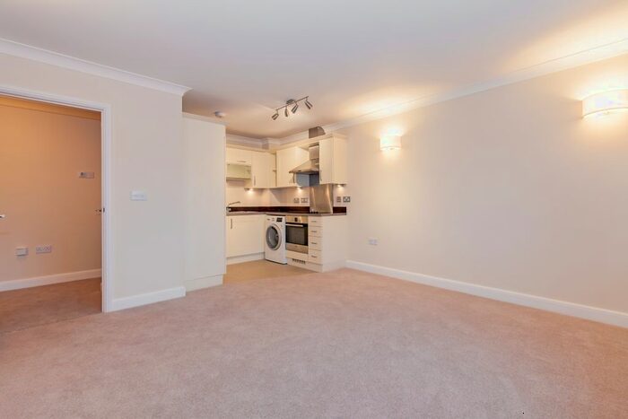 2 Bedroom Flat To Rent In Mill Walk, Witney, OX28