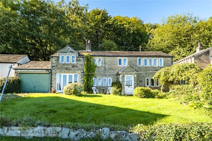 3 Bedroom Detached House For Sale In Hanging Royd, Golcar, Huddersfield, West Yorkshire, HD7