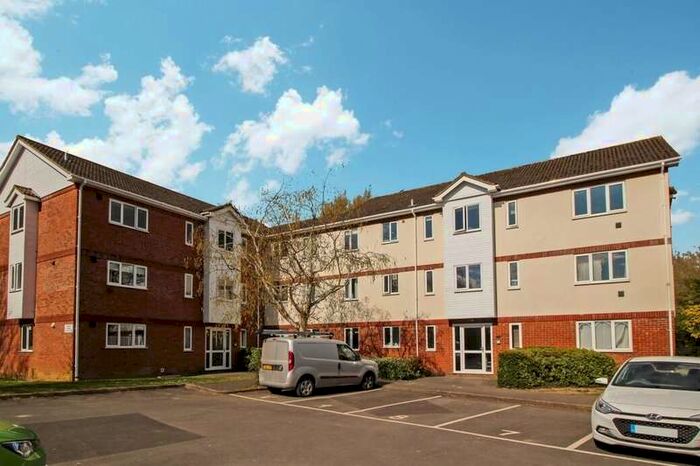 2 Bedroom Flat To Rent In Walled Meadow, Andover, SP10