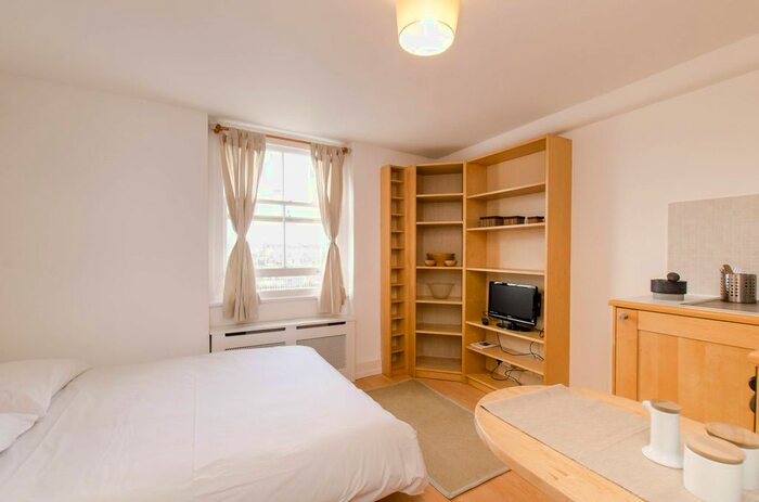 Studio To Rent In Belgrave Road, Pimlico, London, SW1V