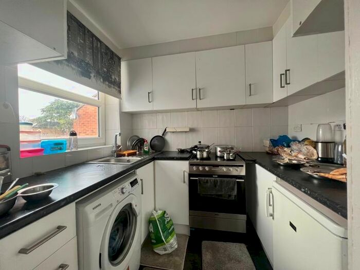 1 Bedroom Flat To Rent In Hanworth Road, Feltham, TW13