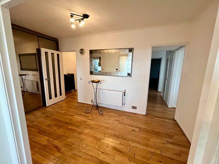 3 Bedroom Flat To Rent In Loudoun Road, St John's Wood, London, NW8