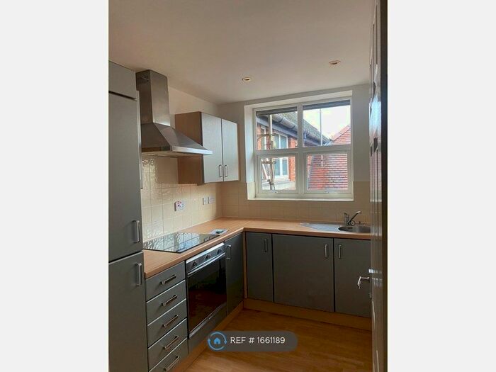 2 Bedroom Flat To Rent In Kensington Court, Nantwich, CW5