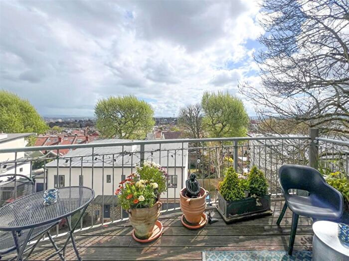 2 Bedroom Apartment For Sale In Elm Lane, Redland, Bristol, BS6