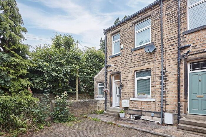 2 Bedroom House To Rent In Temple Street, Huddersfield, West Yorkshire, HD3