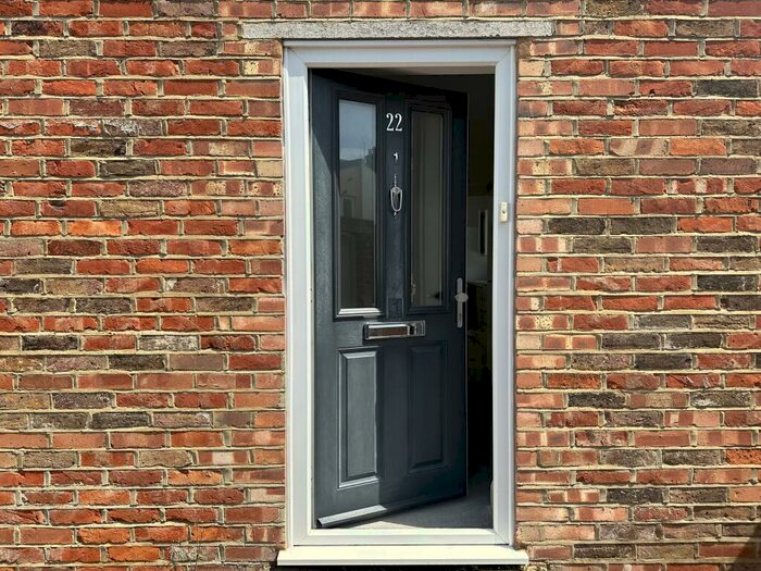 2 Bedroom Flat To Rent In Alfred Place (), Worthing, BN11