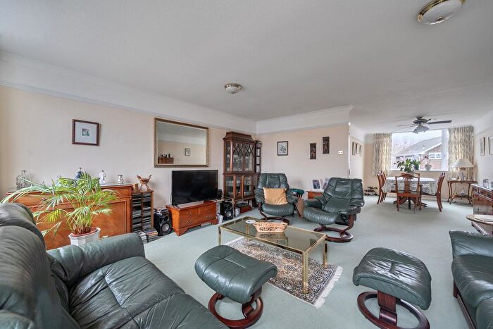 3 Bedroom Terraced House For Sale In Holmdene Close, Beckenham, BR3