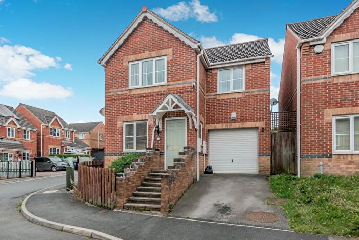 3 Bedroom Detached House For Sale In Wentworth Crescent, Bradford, West Yorkshire, BD4