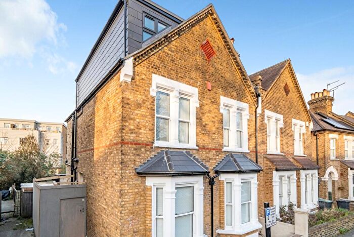 Flat To Rent In Gilmore Road, London, SE13