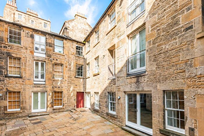 1 Bedroom Studio For Sale In Edmonstone's Close, Old Town, Edinburgh, EH1