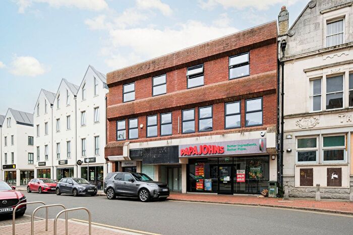 2 Bedroom Flat To Rent In High Street, Flat B, Egham, Surrey, TW20