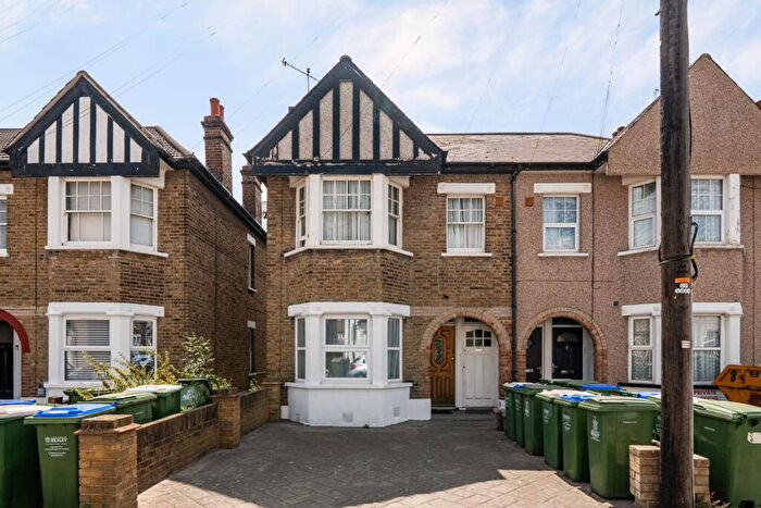 2 Bedroom Maisonette For Sale In Queens Road, Welling, DA16