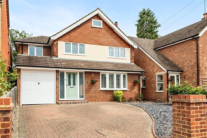 4 Bedroom Detached House For Sale In Pinewood Avenue Crowthorne, Berkshire, RG45