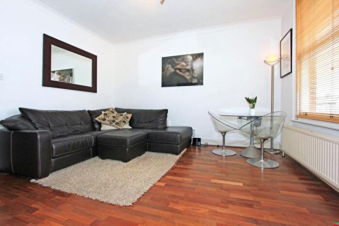 2 Bedroom Flat To Rent In Station Road, Finchley, London, N3