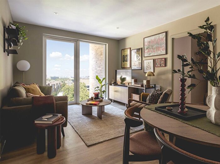 2 Bedroom Flat To Rent In Momento, Renshaw's Yard, Mill Mead, Staines, TW18