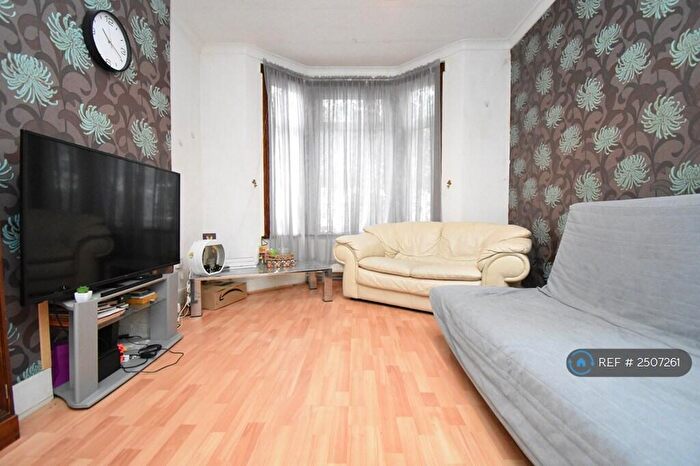 2 Bedroom Terraced House To Rent In Stirling Road, London, E13