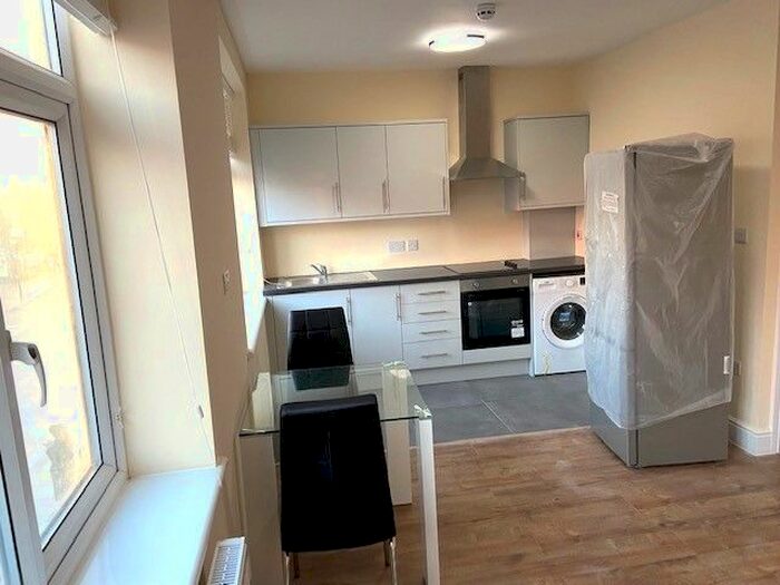 1 Bedroom Flat To Rent In First Floor Flat, Greenford Road, Sudbury Hill, Harrow, HA1