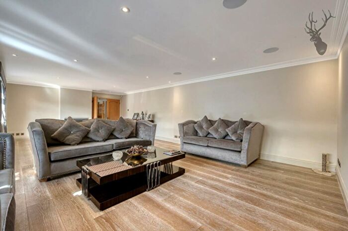 5 Bedroom Detached House For Sale In Lower Bury Lane, Epping, CM16