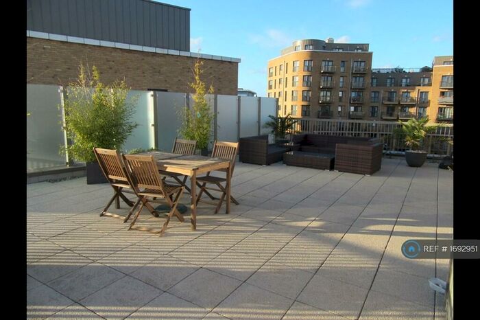 2 Bedroom Flat To Rent In Connersville Way, Croydon, CR0