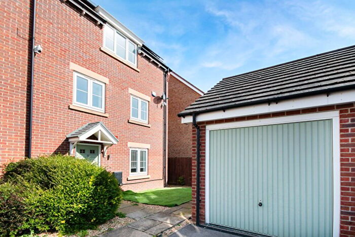3 Bedroom End Of Terrace House For Sale In Canterbury Close, Retford, DN22