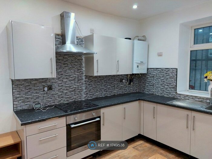 3 Bedroom Terraced House To Rent In Parkinson Street, Burnley, BB11