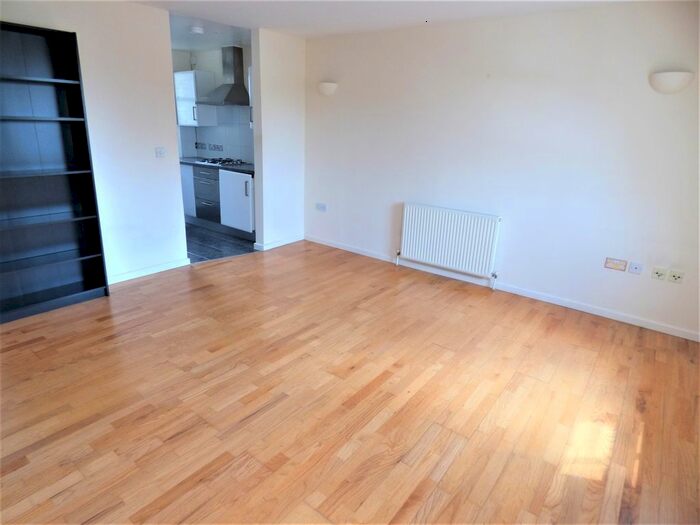 2 Bedroom Flat For Sale In Grove Road, Mile End, E3