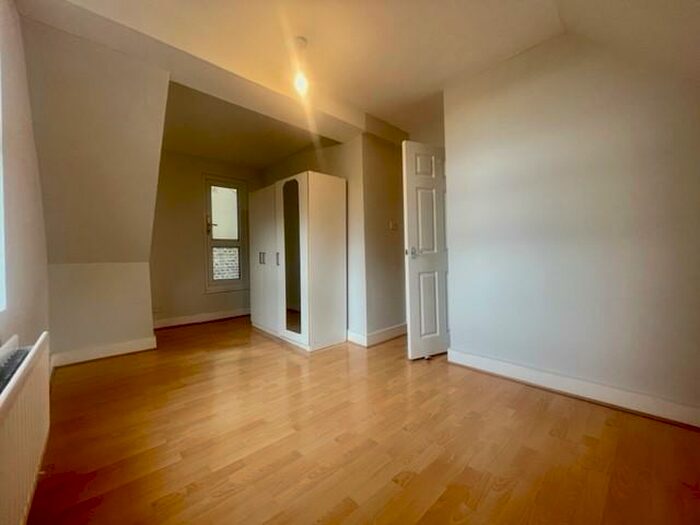 2 Bedroom Flat To Rent In Manbey Park Road, E15