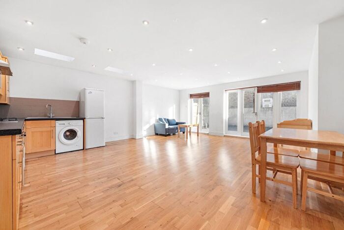 3 Bedroom Flat For Sale In Sainfoin Road, SW17