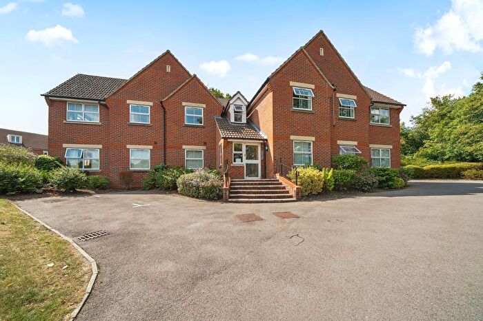 2 Bedroom Apartment To Rent In North Way, Headington, OX3