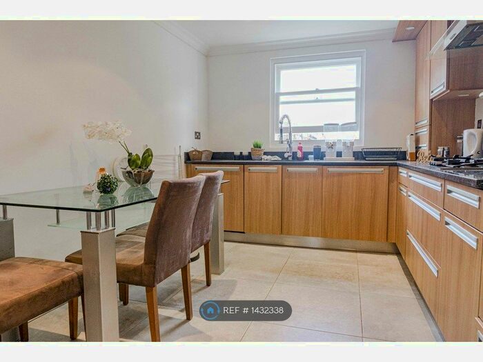 4 Bedroom Flat To Rent In Kipling House, London, SE5