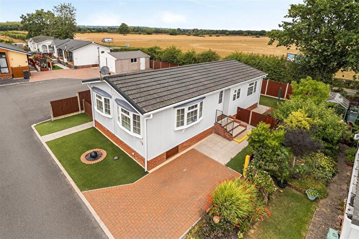 2 Bedroom Park Home For Sale In Bletchenden Road, Headcorn, Ashford, TN27