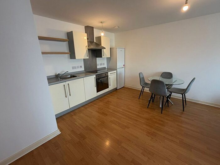 2 Bedroom Flat To Rent In Pilgrims Way, Salford, M50