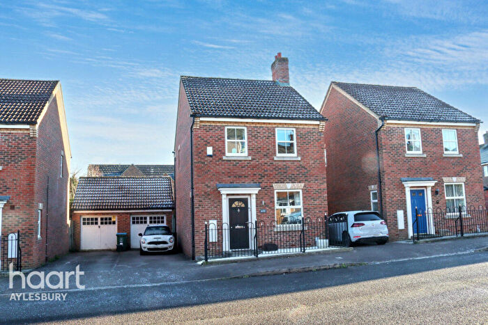 3 Bedroom Detached House For Sale In Great Meadow Way, Aylesbury, HP19