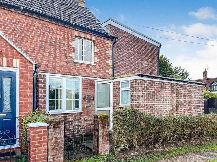 3 Bedroom Semi-Detached House For Sale In The Slip, Pavenham Road, Felmersham, MK43
