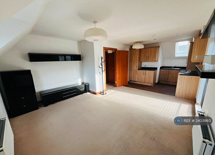 2 Bedroom Flat To Rent In South Street, Bishop's Stortford, CM23