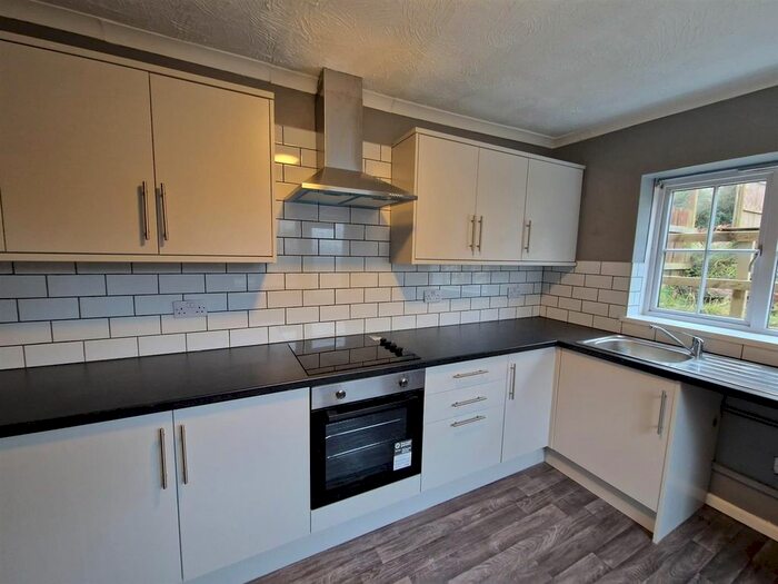 4 Bedroom Terraced House To Rent In Penymor Road, Penlan, Swansea, SA5