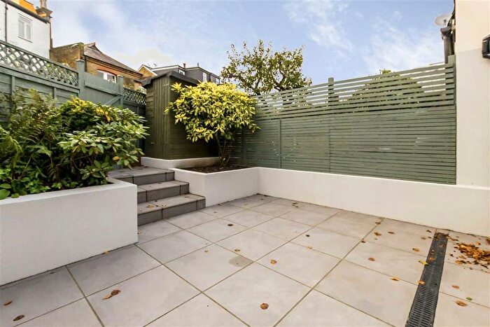 2 Bedroom Property To Rent In Lindum Road, Teddington, TW11