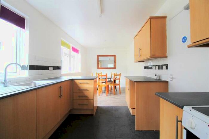 3 Bedroom Semi-Detached House To Rent In Rushlake Road Brighton, BN1