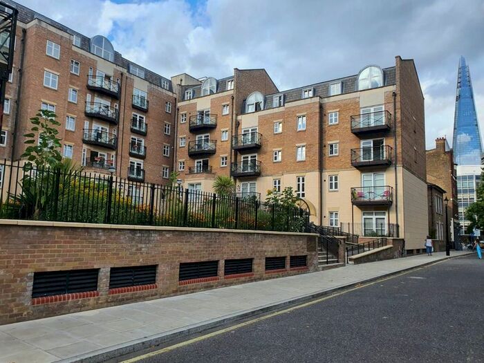 2 Bedroom Flat To Rent In Kingfisher Court, Swan Street, London, SE1