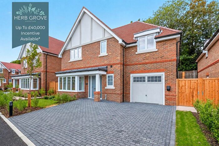 4 Bedroom Detached House For Sale In Chipstead Way, Woodmansterne, SM7
